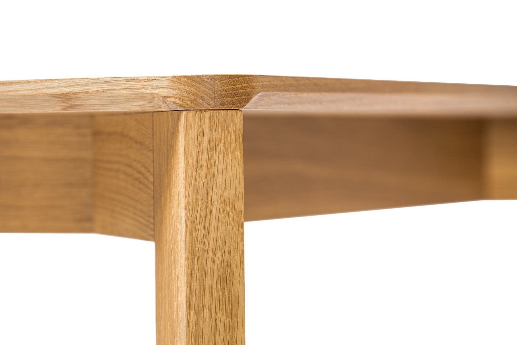 Lasa Dining Table