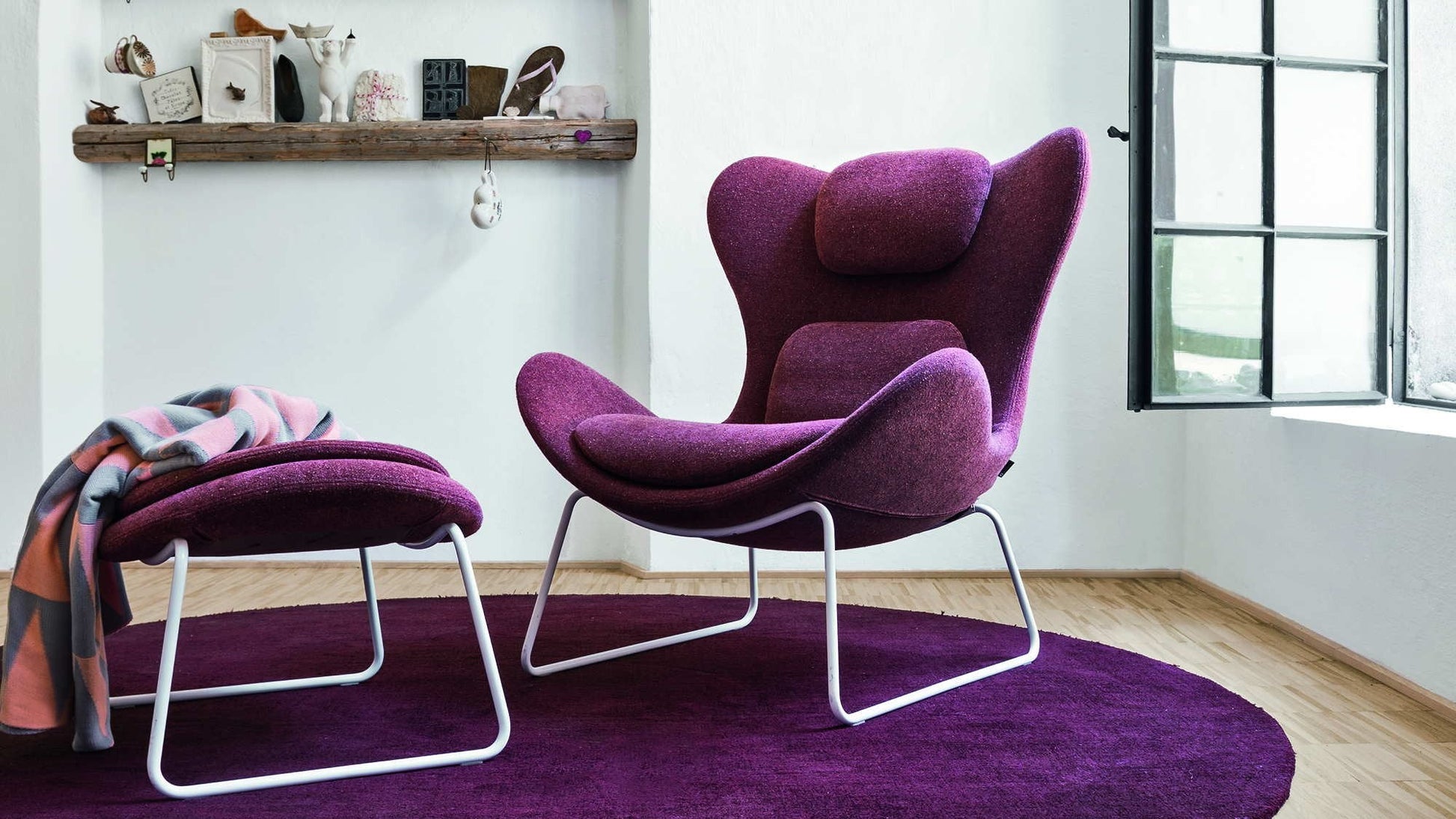 Lazy Wing Lounge Chair