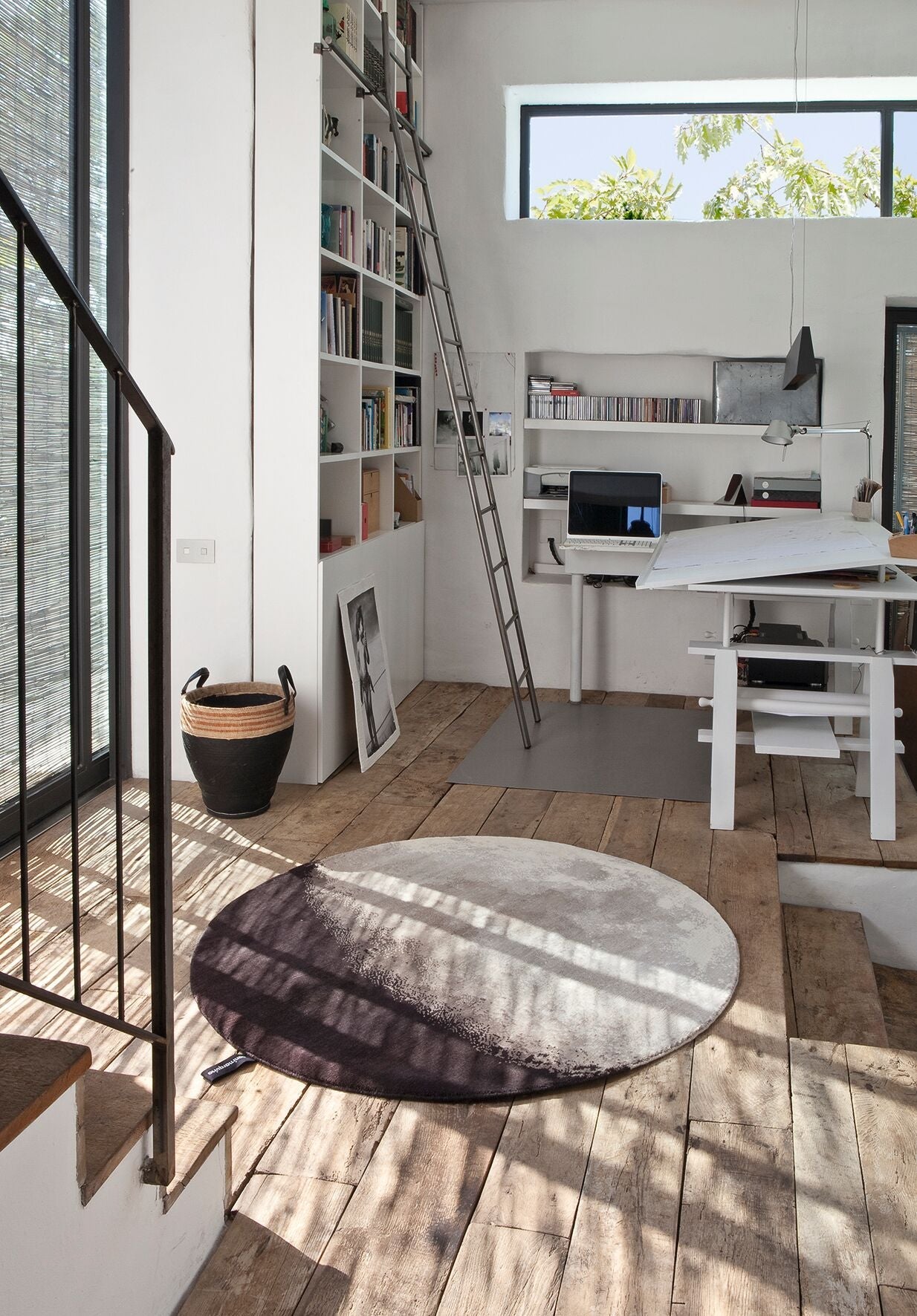 Luna Rug-Contract Furniture Store for hospitality, leisure & commercial projects