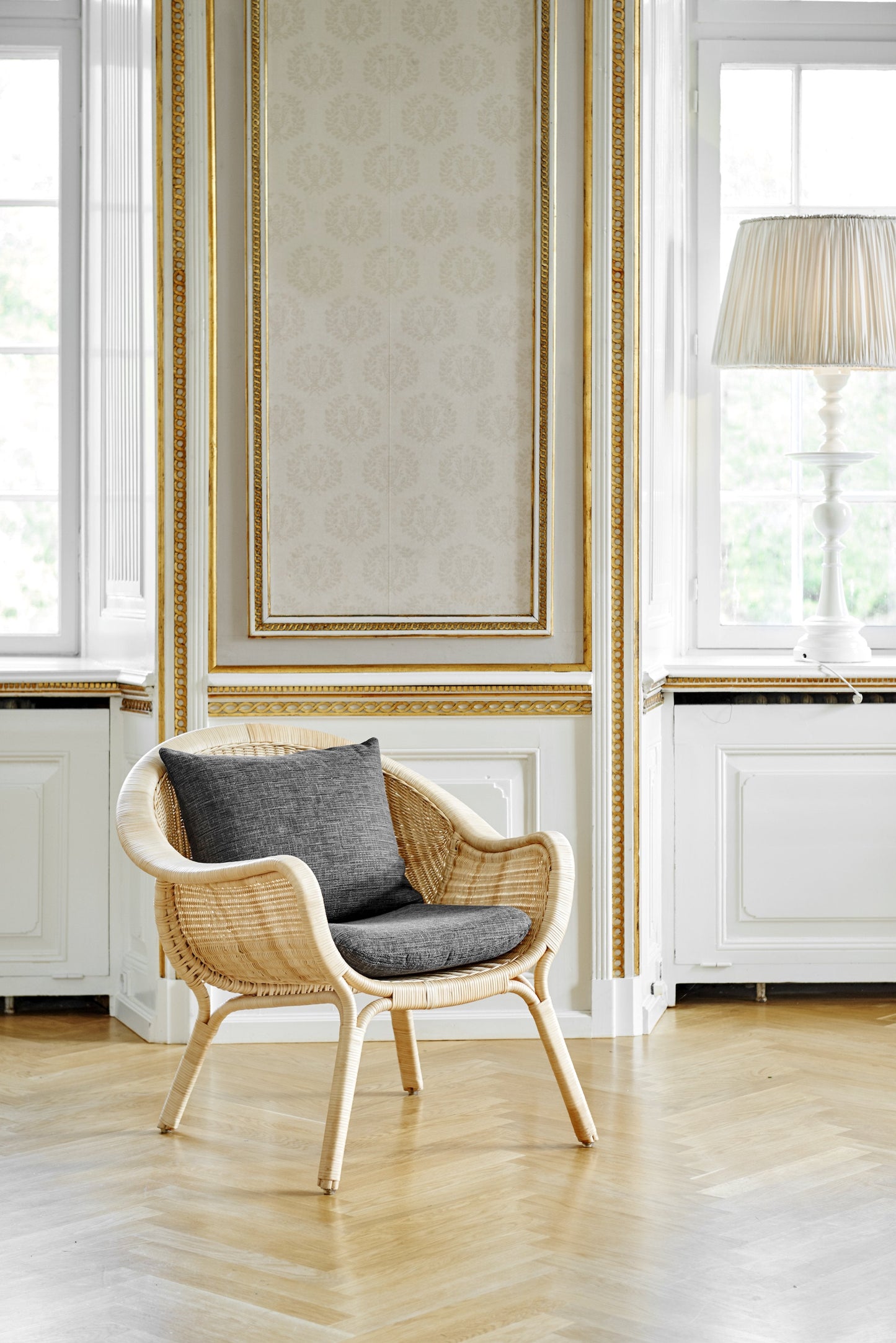 Madame Lounge Chair