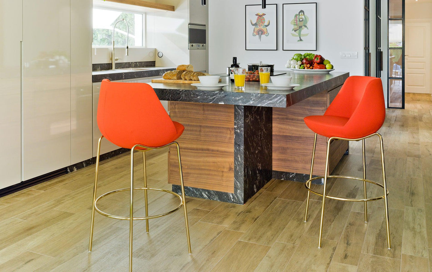 Magnum High Stool