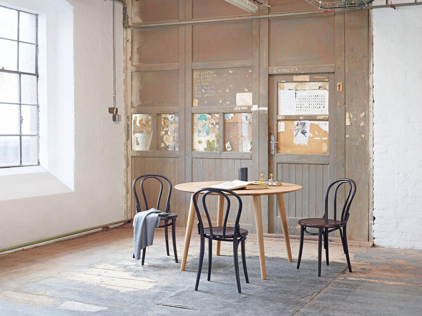 Malmö Dining Table