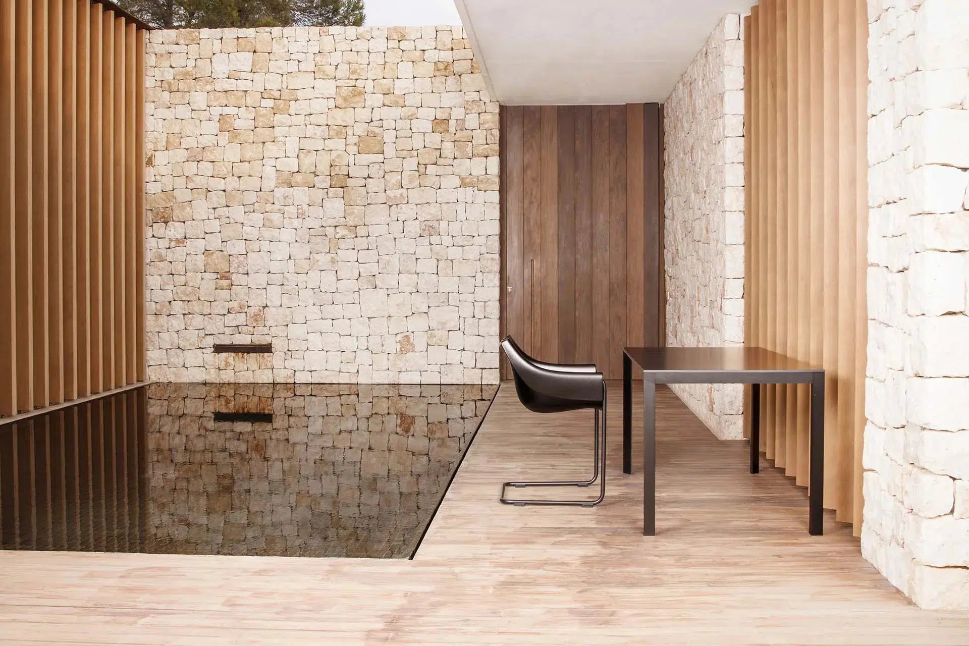 Manta Cantilever Armchair-Contract Furniture Store for hospitality, leisure & commercial projects