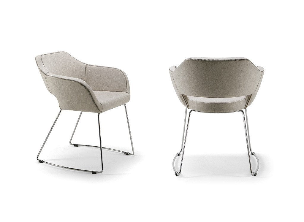 Manu 04 Base 114 Armchair