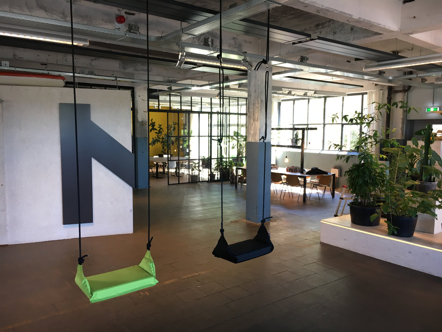 Marshmallow BIG Swing-Contract Furniture Store for hospitality, leisure & commercial projects