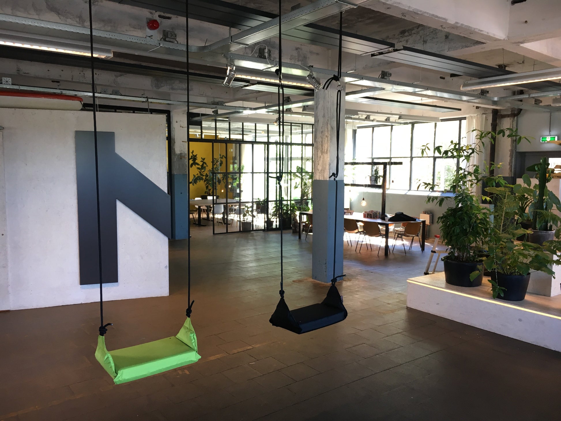 Marshmallow BIG Swing-Contract Furniture Store for hospitality, leisure & commercial projects