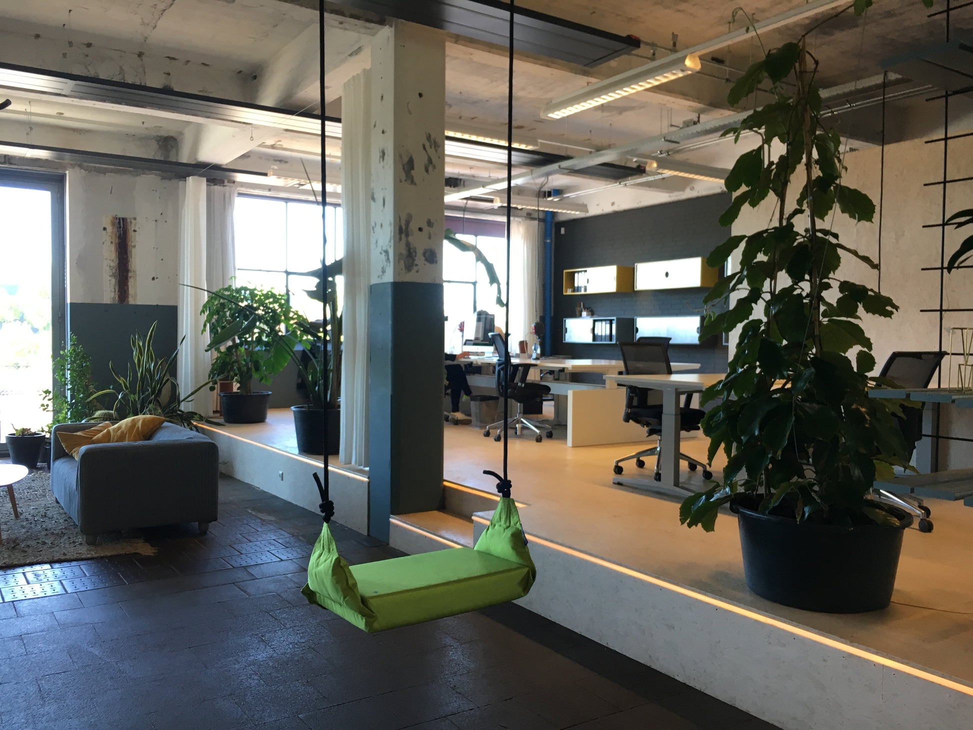 Marshmallow BIG Swing-Contract Furniture Store for hospitality, leisure & commercial projects