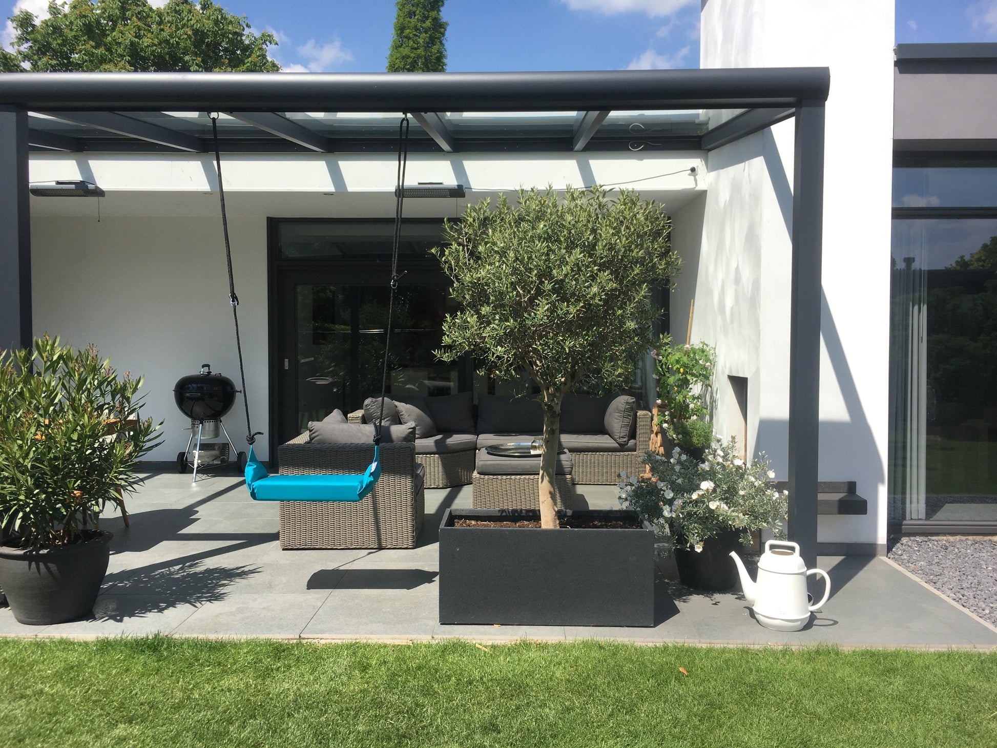 Marshmallow BIG Swing-Contract Furniture Store for hospitality, leisure & commercial projects