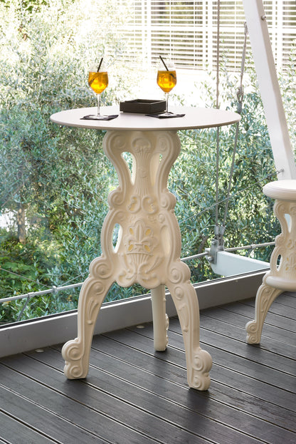 Master Of Love Poseur Table