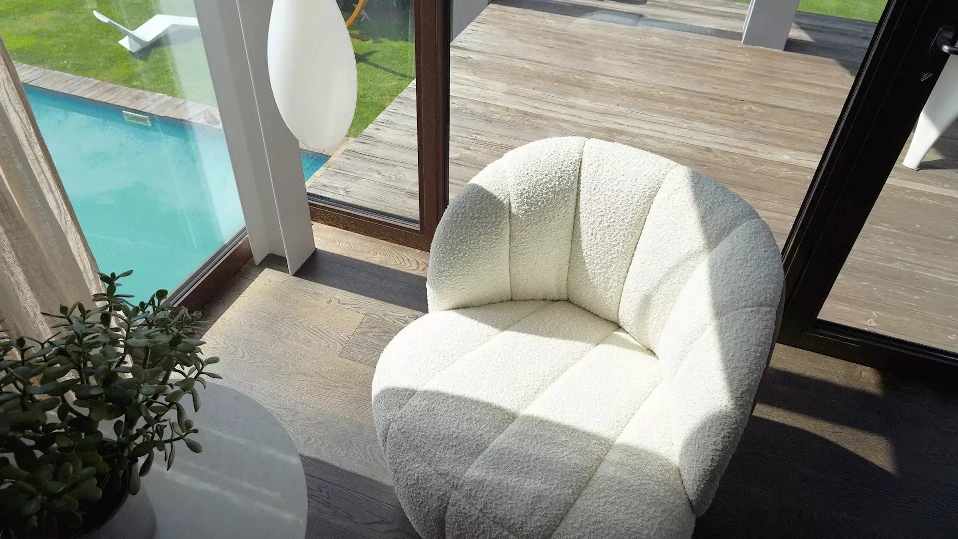 Mellow 411 Lounge Chair-Contract Furniture Store for hospitality, leisure & commercial projects