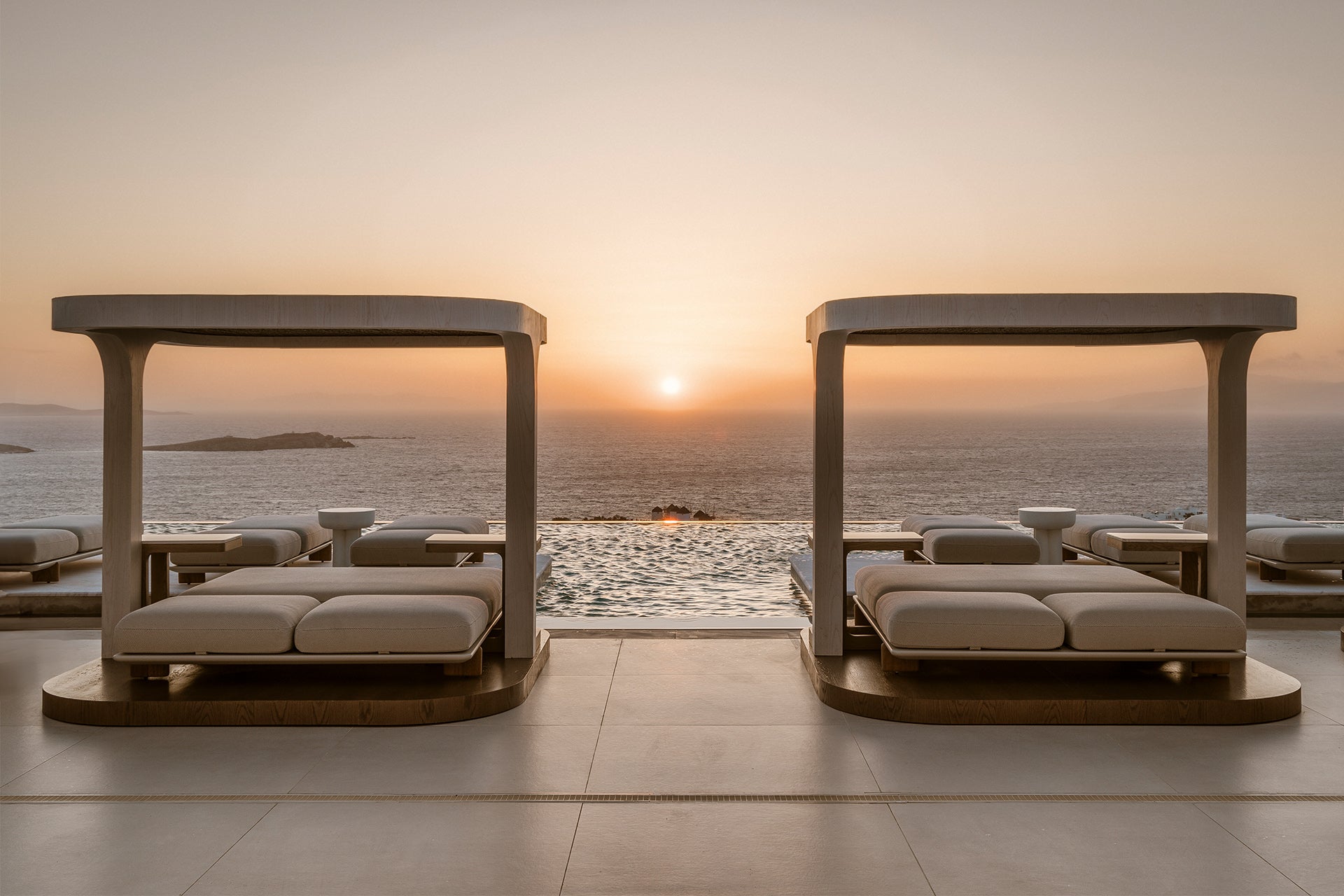 Milos Daybed-Contract Furniture Store for hospitality, leisure & commercial projects