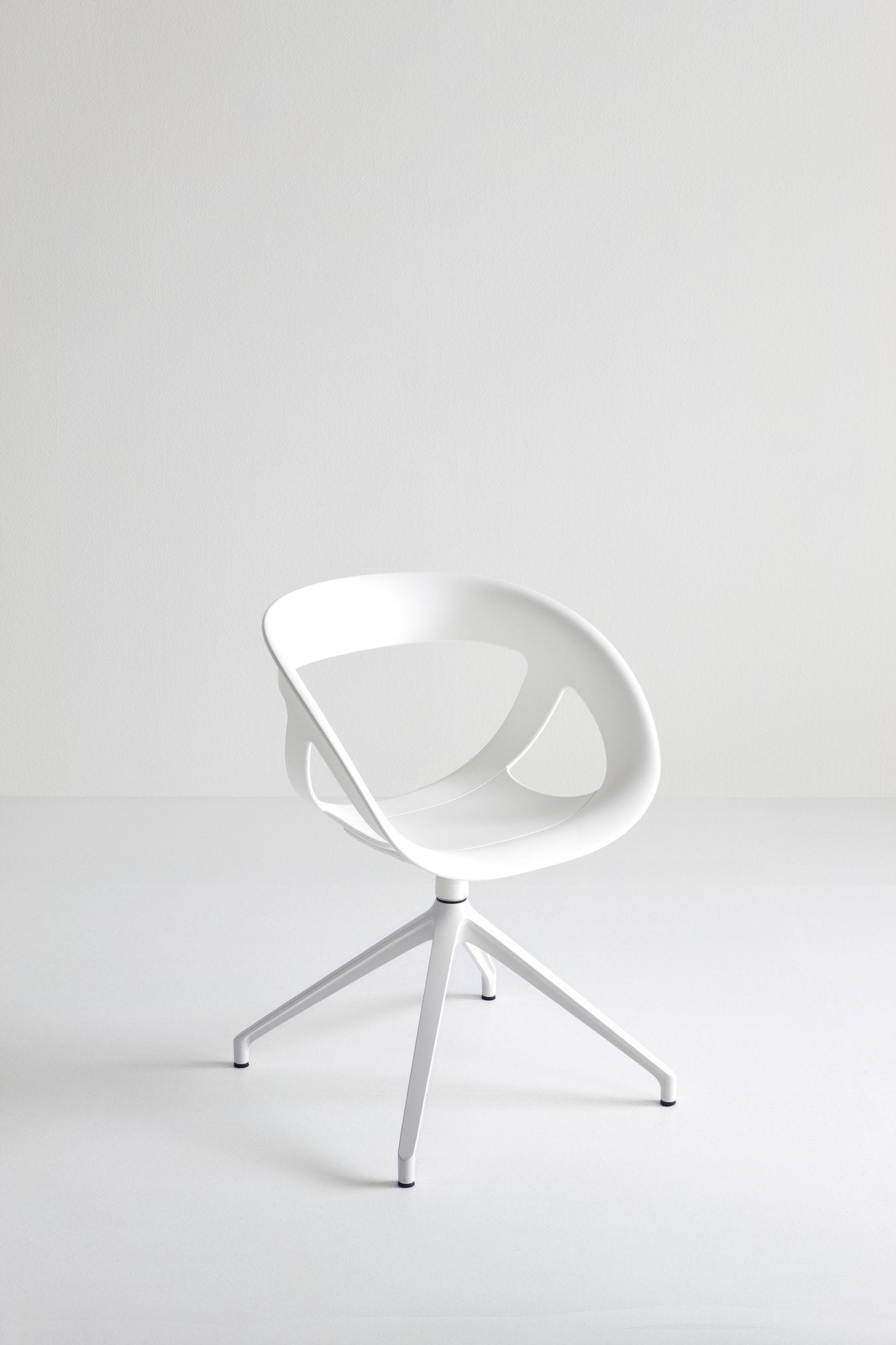 Moema U Side Chair