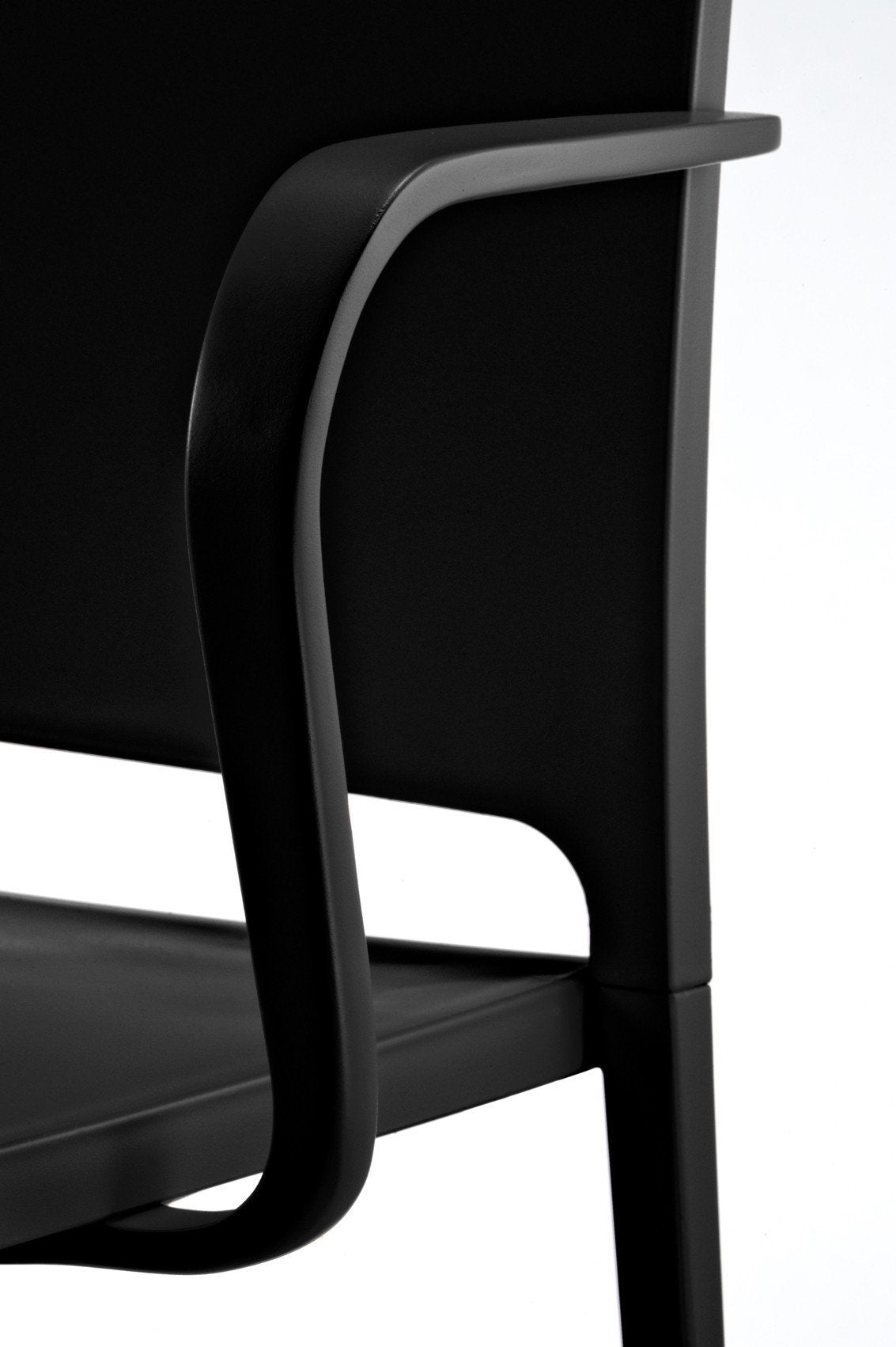 Mya 705/2 Armchair