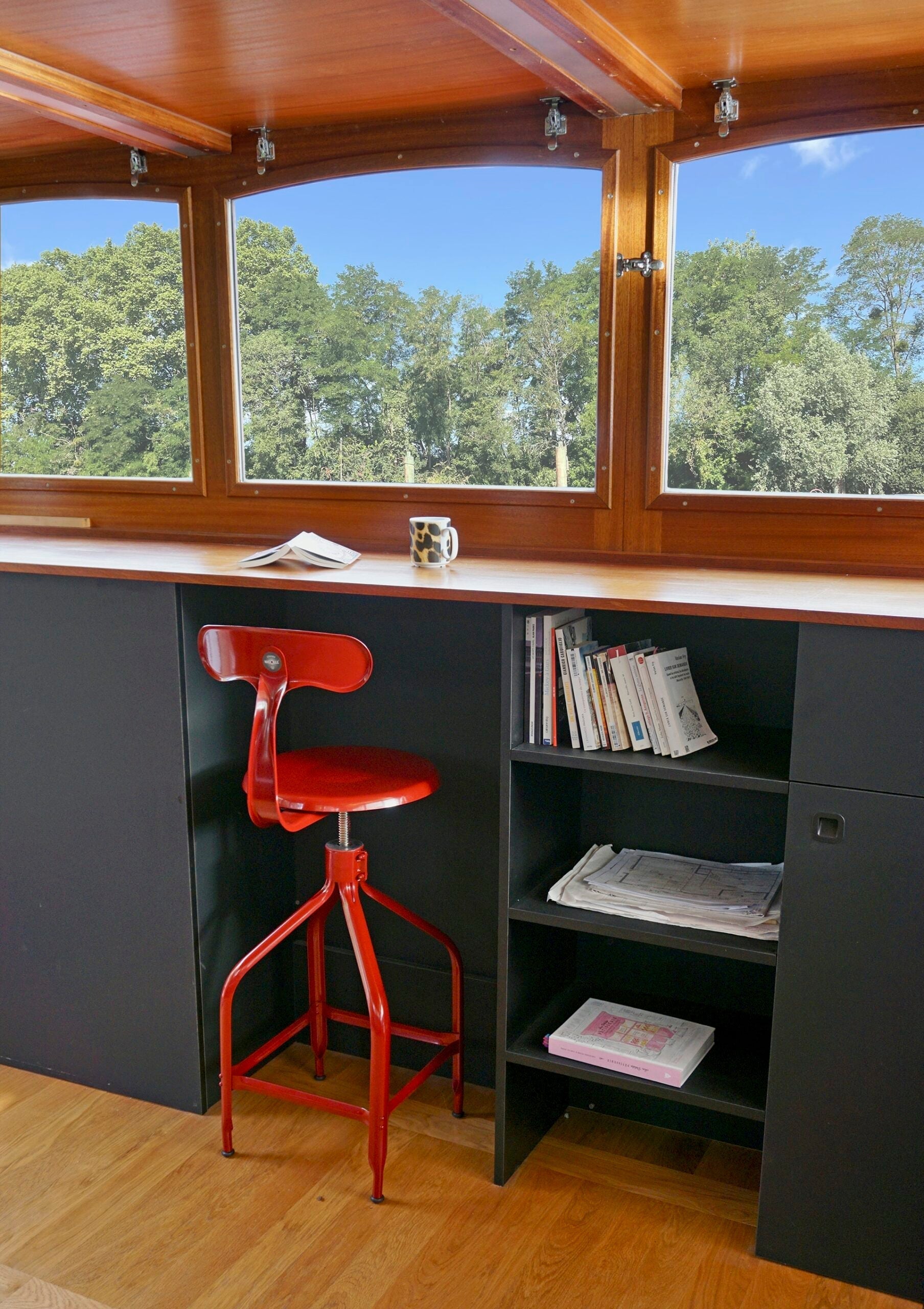 Nicolle® Adjustable Metal High Stool-Contract Furniture Store for hospitality, leisure & commercial projects