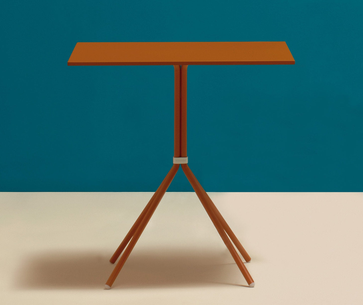 Nolita 5454 Dining Table