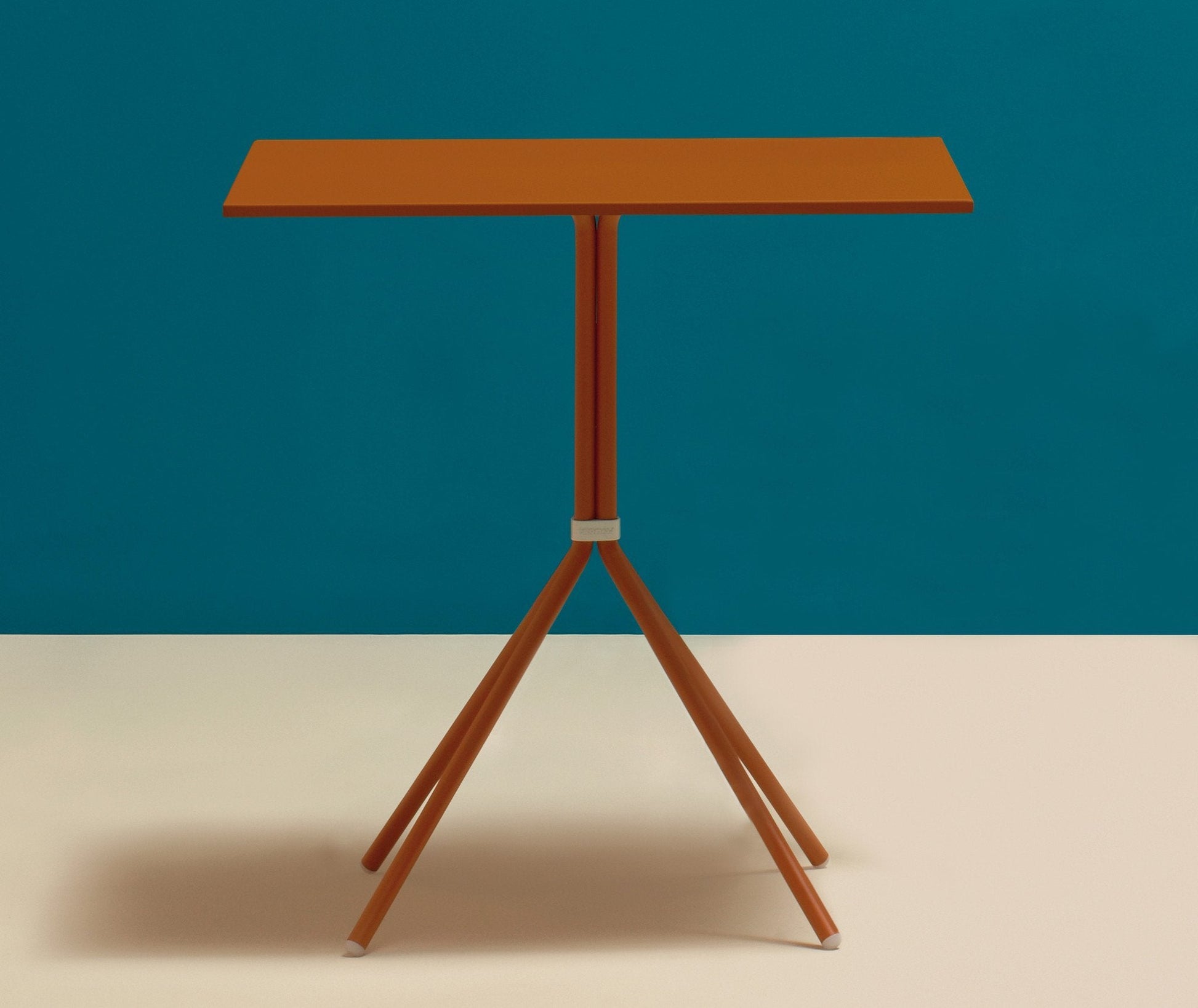 Nolita 5454 Dining Table