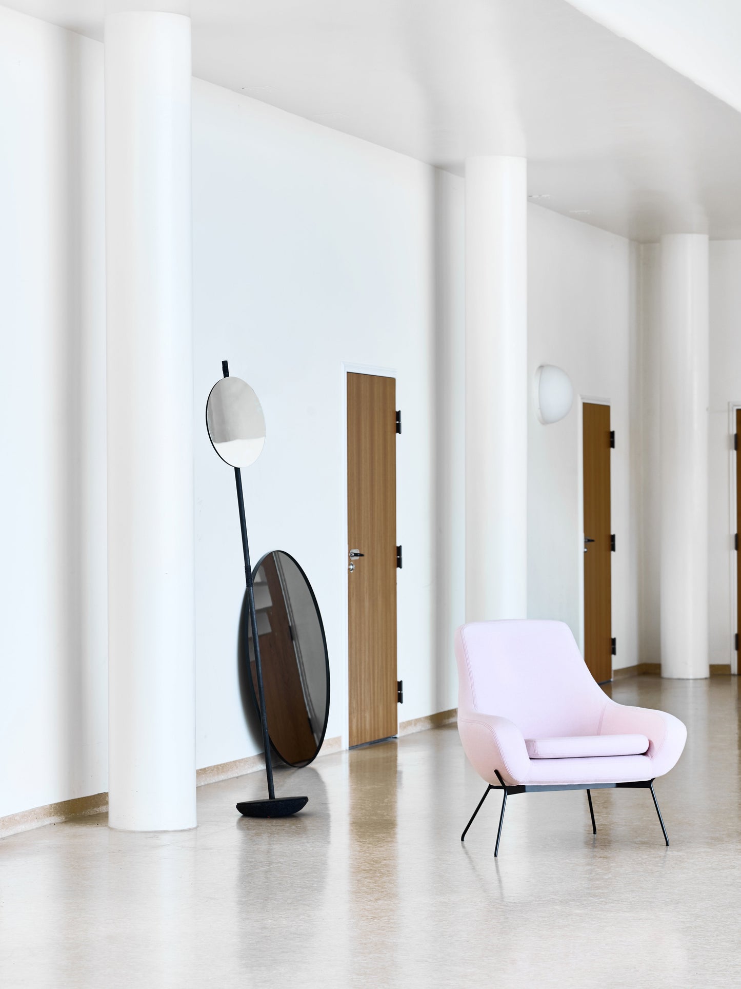 Noomi String Lounge Chair-Contract Furniture Store for hospitality, leisure & commercial projects