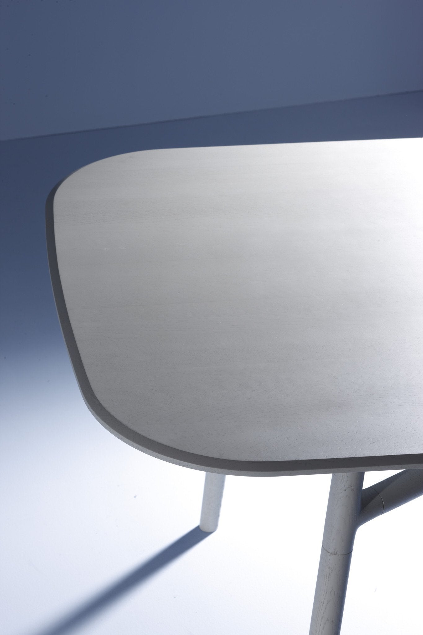 Nudo Dining Table