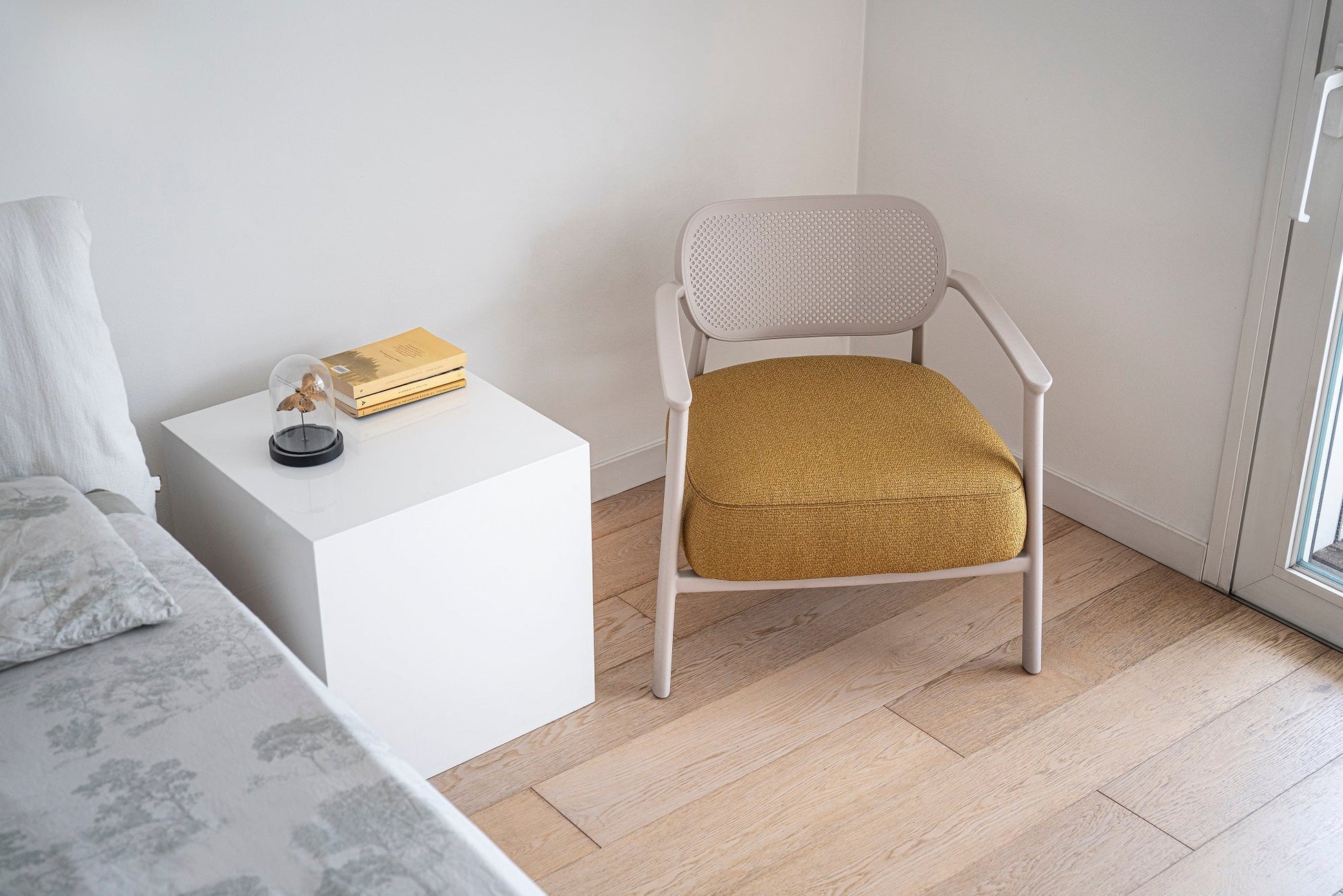 Nuta Lounge Chair-Contract Furniture Store for hospitality, leisure & commercial projects