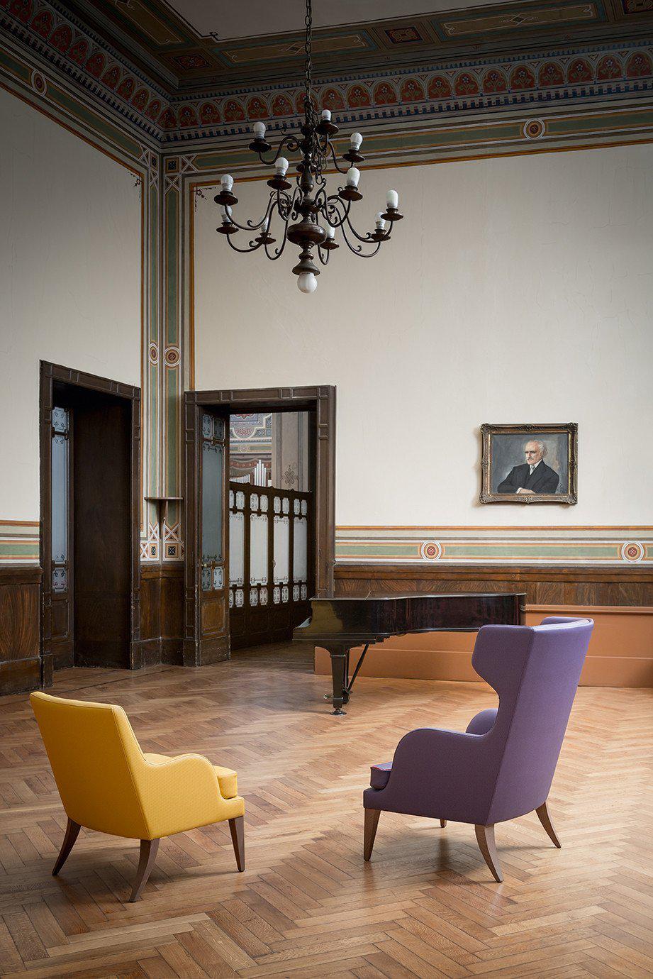 Onda Bergère Wing Lounge Chair