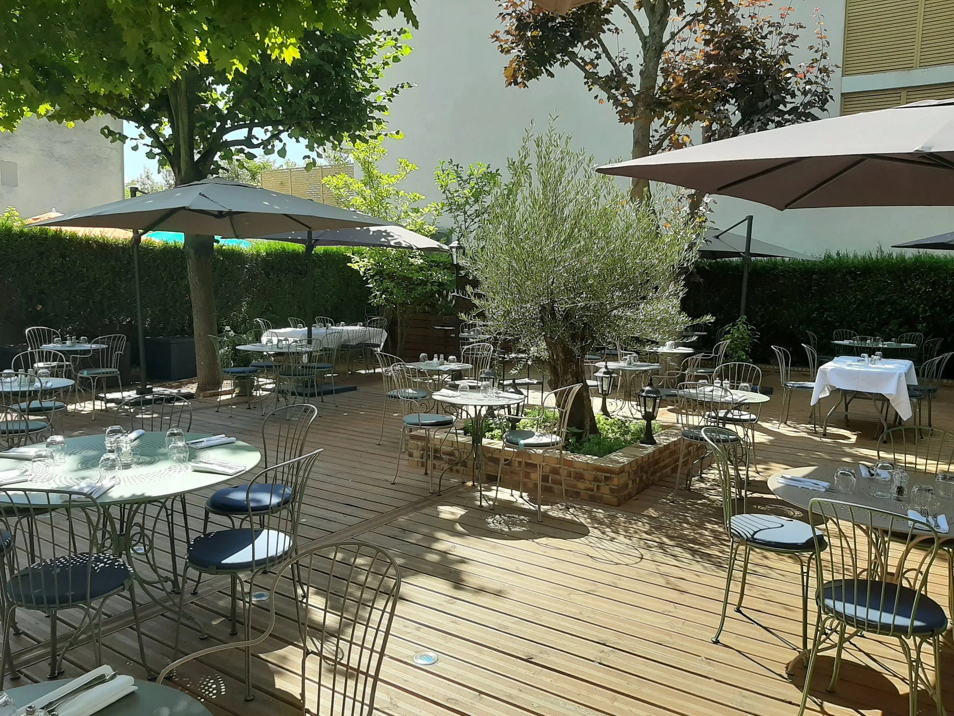 Opéra+ 0911 Side Chair-Contract Furniture Store for hospitality, leisure & commercial projects