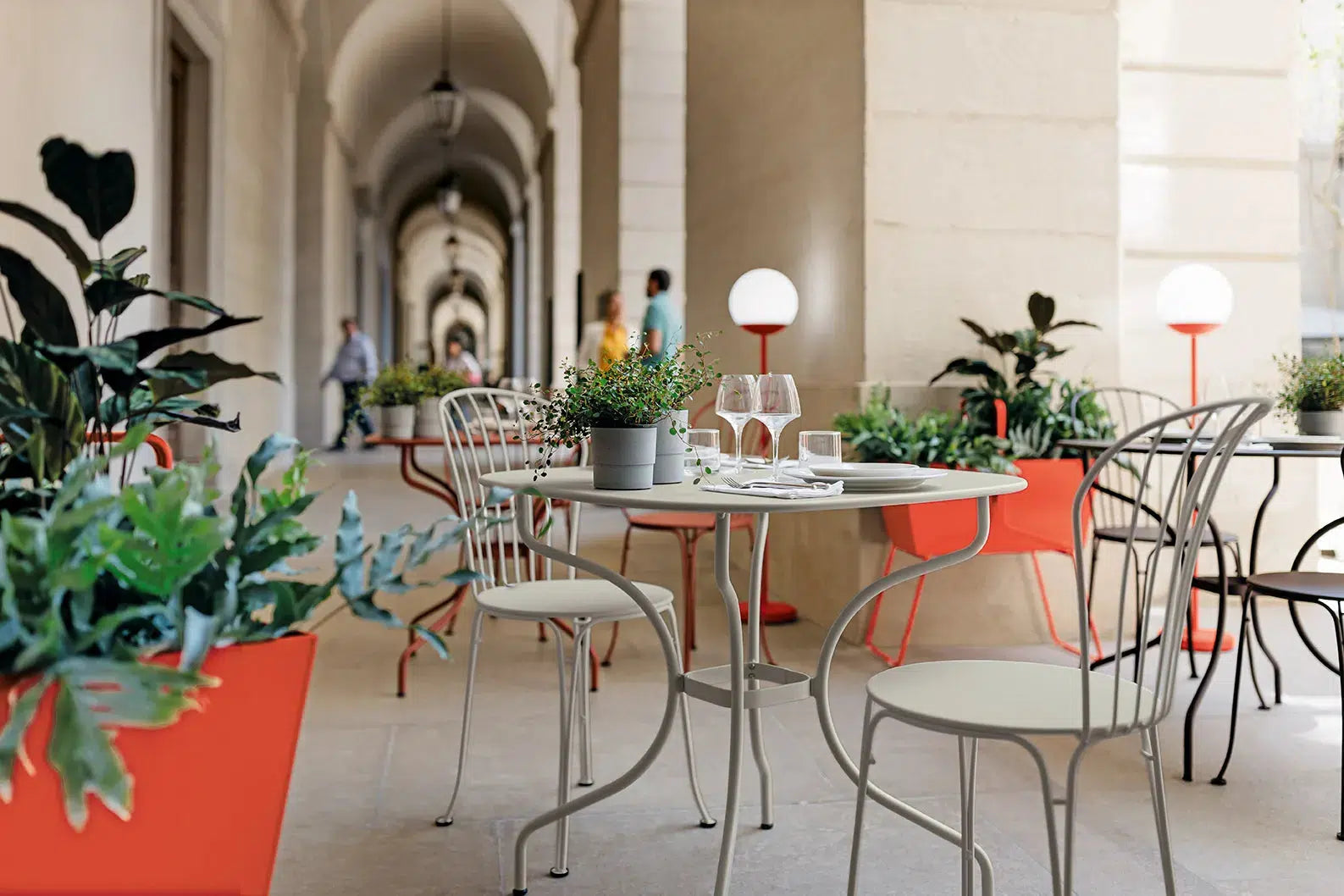 Opéra+ 0911 Side Chair-Contract Furniture Store for hospitality, leisure & commercial projects