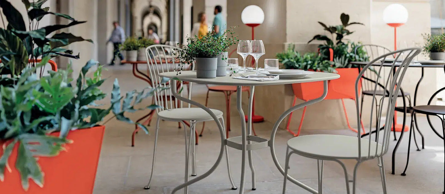 Opéra+ 0946 Carronde Dining Table-Contract Furniture Store for hospitality, leisure & commercial projects