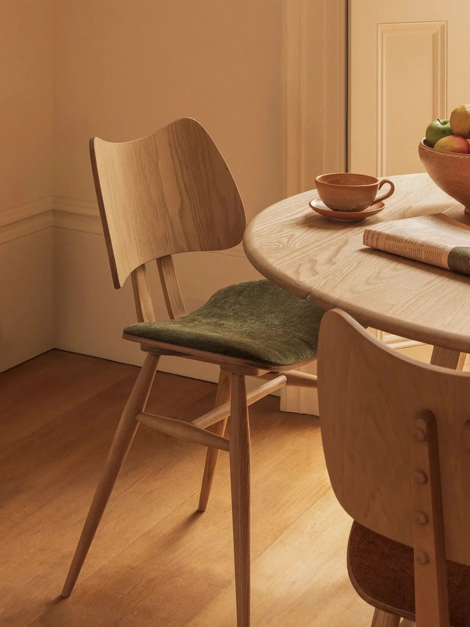 Originals Butterfly Side Chair-Contract Furniture Store for hospitality, leisure & commercial projects