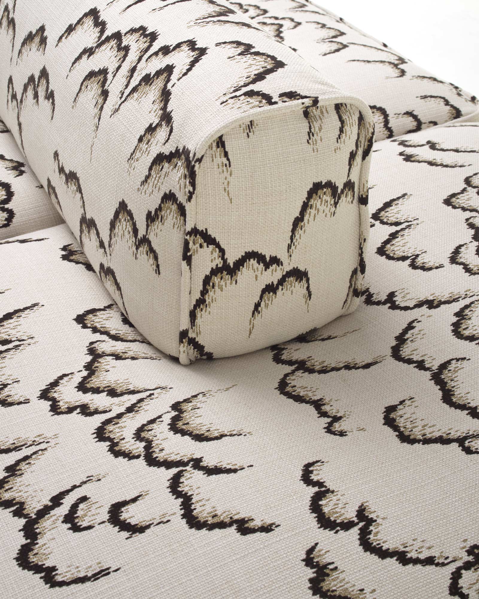 Pavé Modular Sofa-Contract Furniture Store for hospitality, leisure & commercial projects