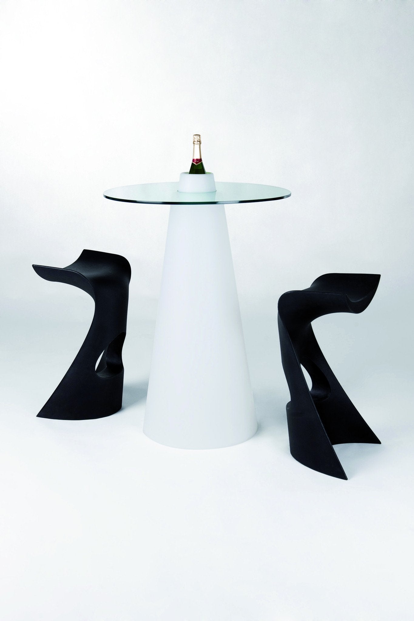 Peak Poseur Table