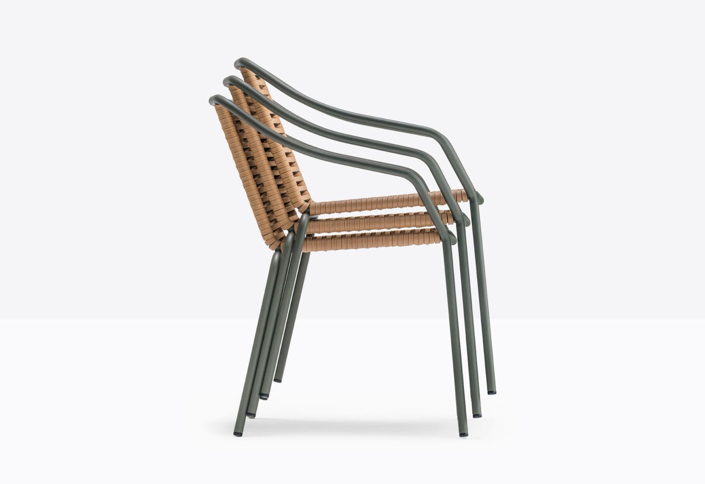 Philía 3905 Armchair-Contract Furniture Store for hospitality, leisure & commercial projects
