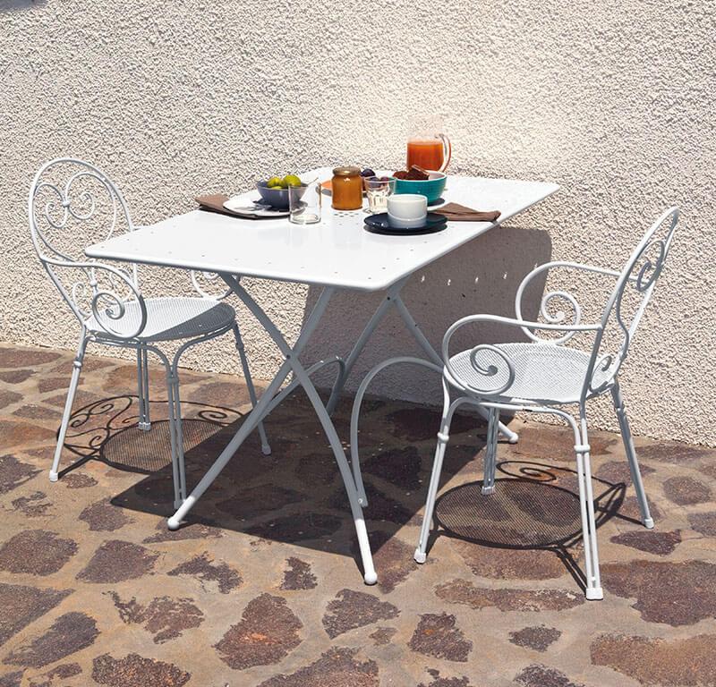 Pigalle 910 Armchair