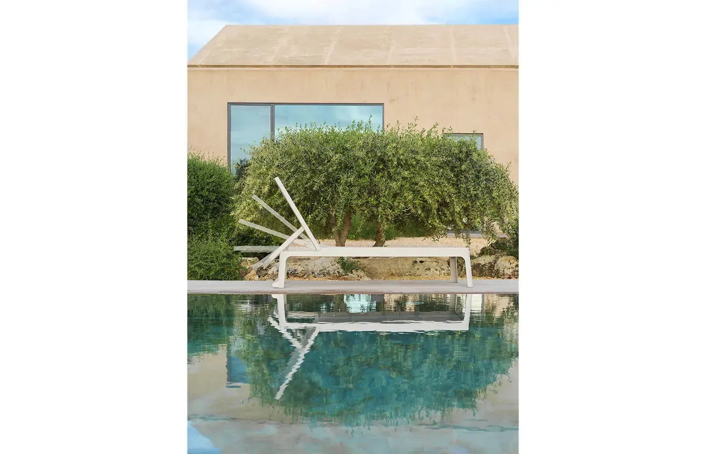 Plano Lounger-Contract Furniture Store for hospitality, leisure & commercial projects