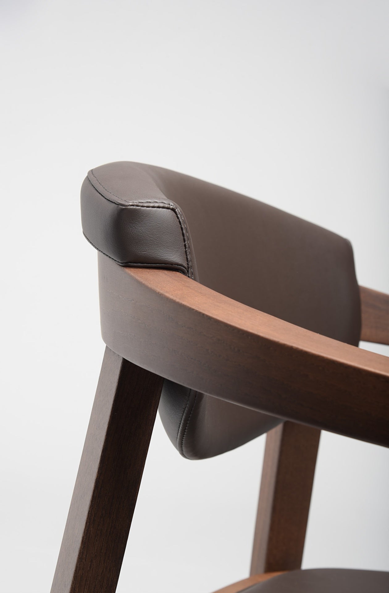 Plug 2052 PO Armchair-Contract Furniture Store for hospitality, leisure & commercial projects