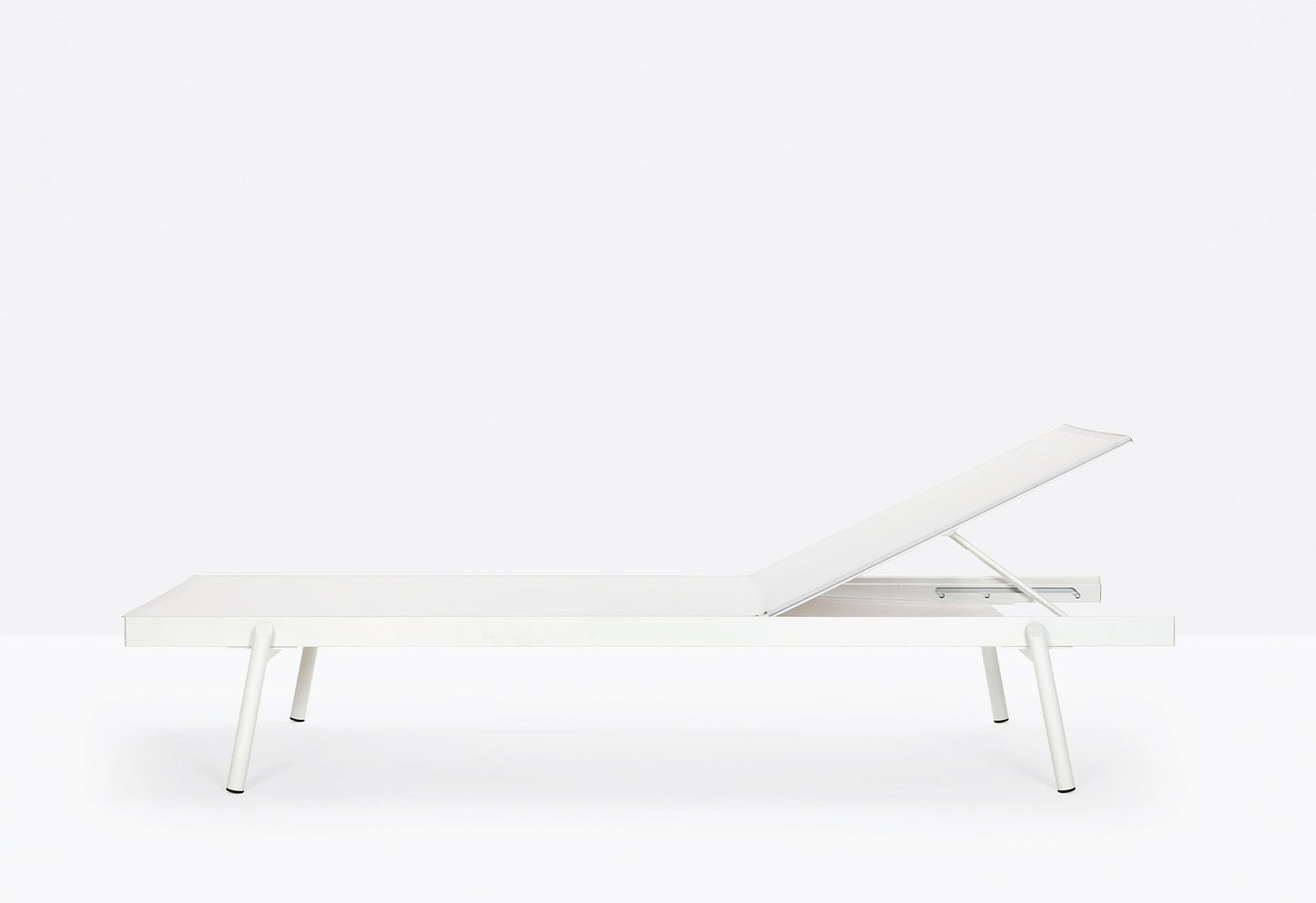 Rail Lounger-Contract Furniture Store for hospitality, leisure & commercial projects