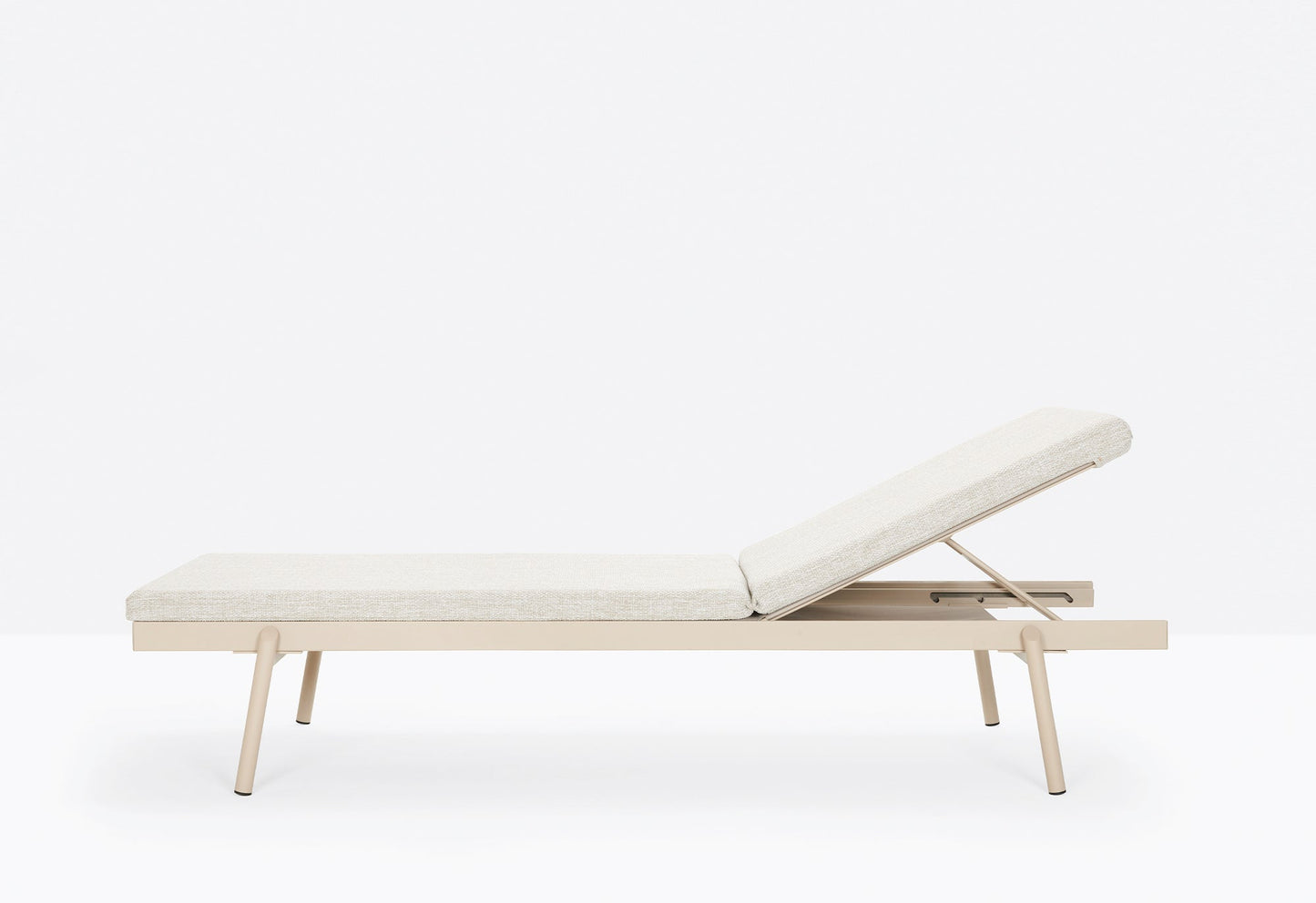 Rail Lounger-Contract Furniture Store for hospitality, leisure & commercial projects