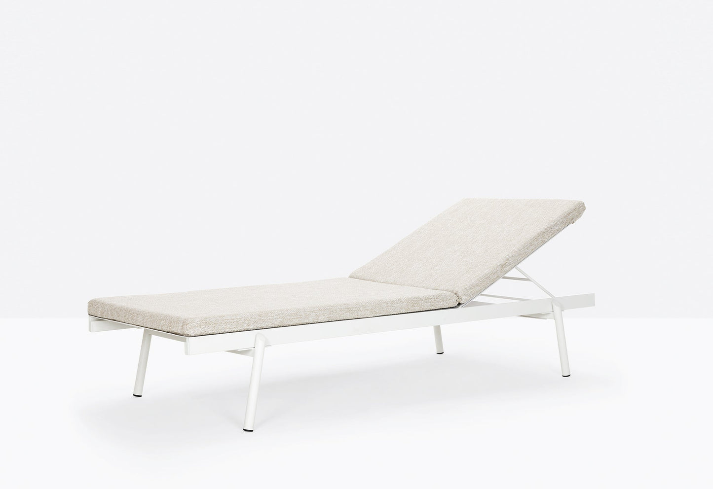 Rail Lounger-Contract Furniture Store for hospitality, leisure & commercial projects
