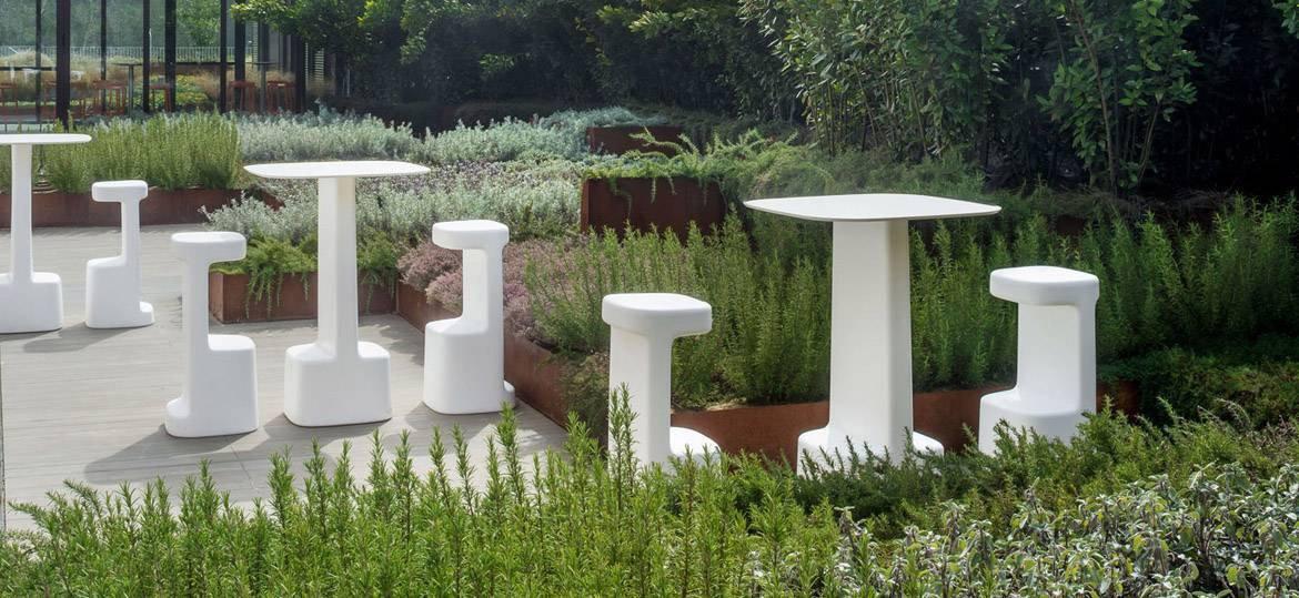Serif 861 Poseur Table