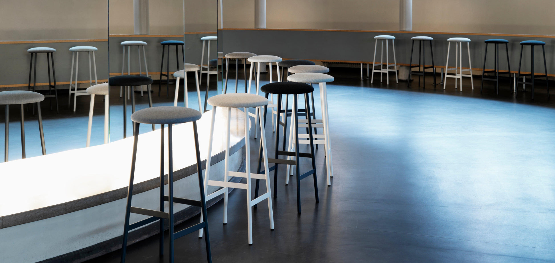Sputnik High Stool