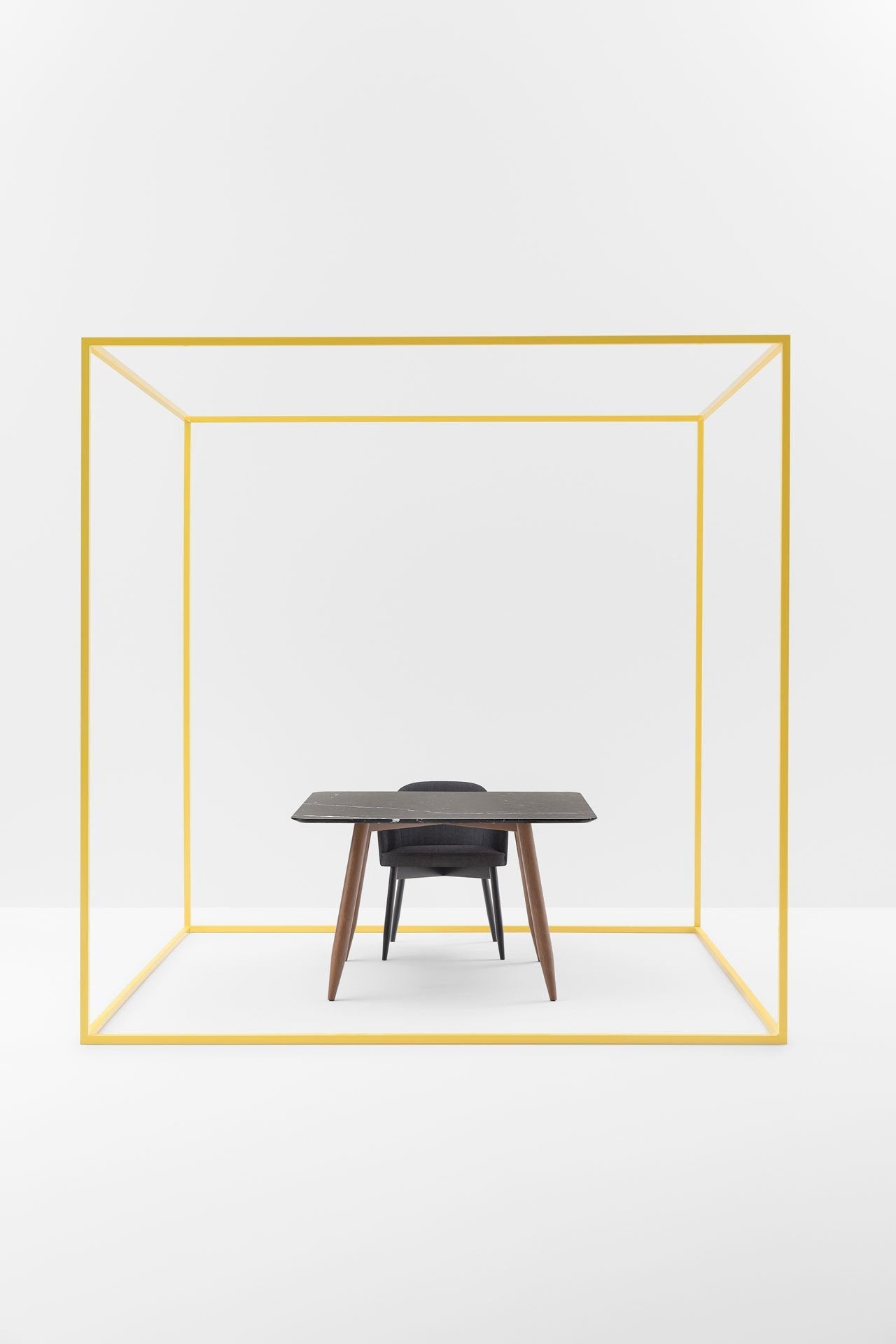 Spy 653 Dining Table