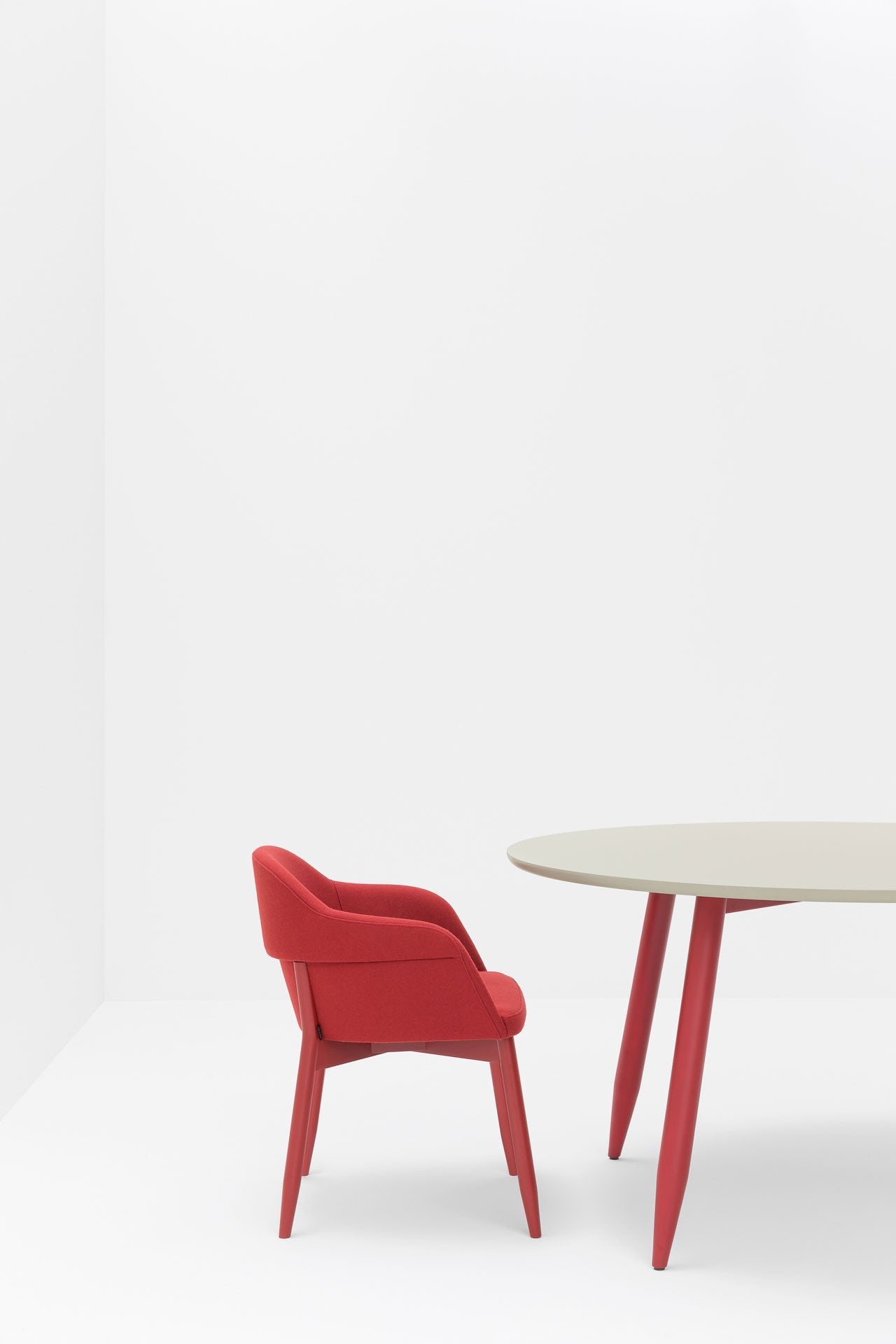 Spy 653 Dining Table