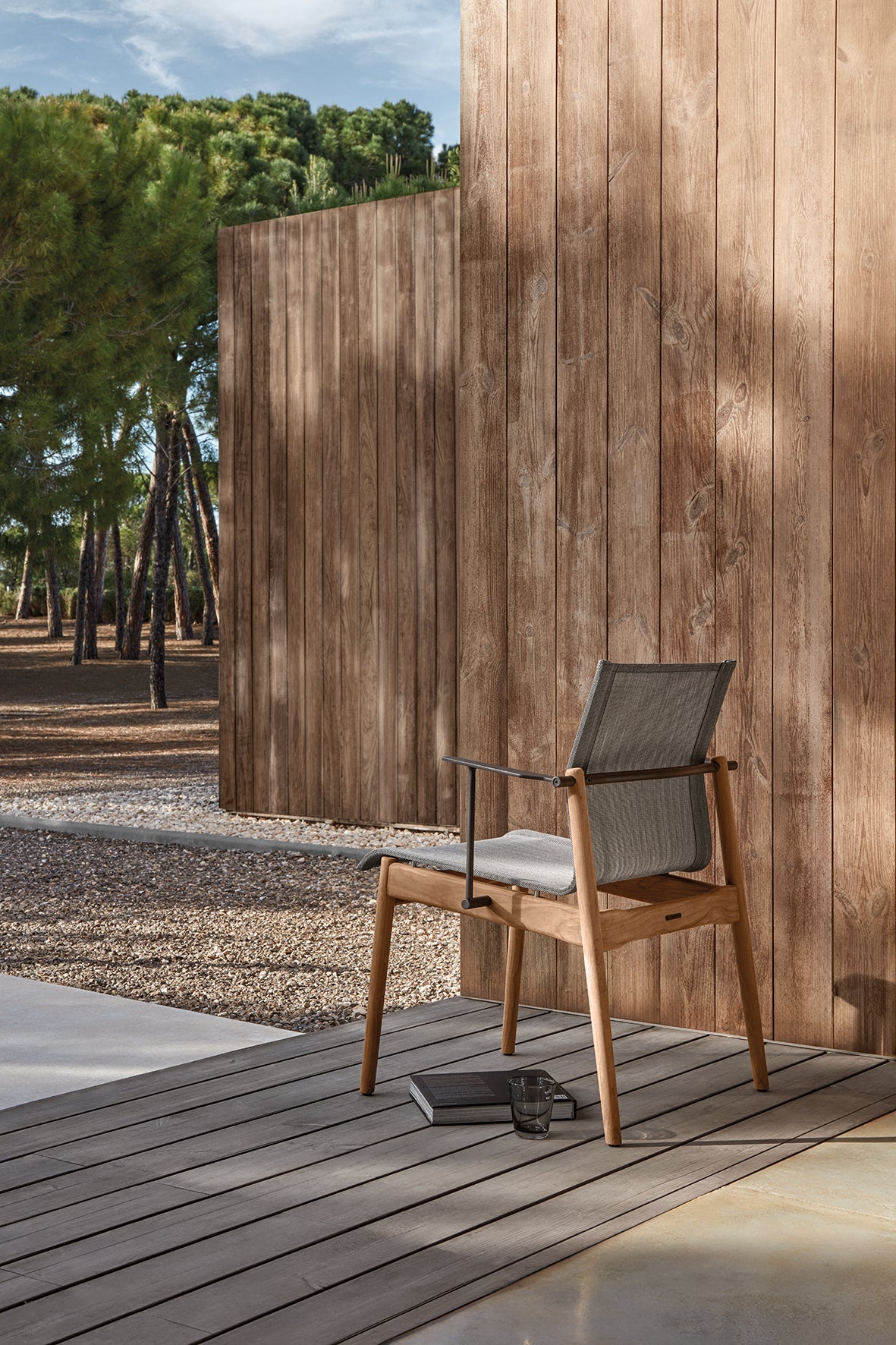 Sway Stacking Armchair-Contract Furniture Store for hospitality, leisure & commercial projects