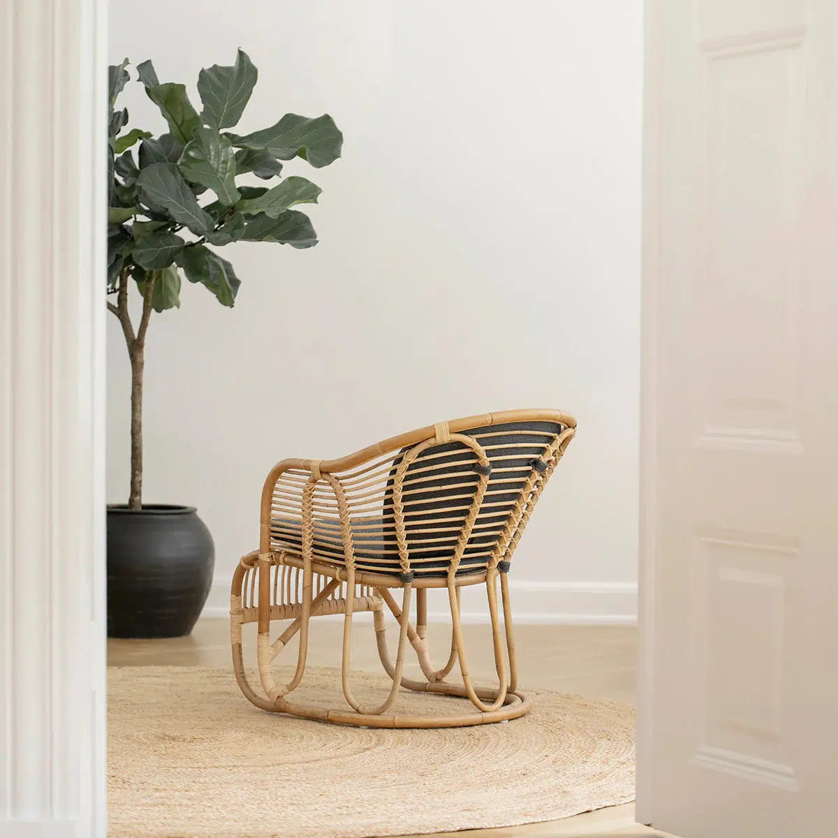 Swing Lounge Chair-Contract Furniture Store for hospitality, leisure & commercial projects