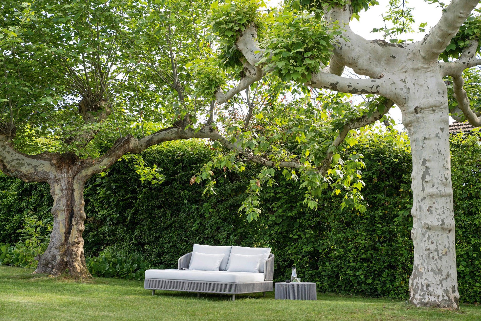 Tibidabo 1420 Day Bed-Contract Furniture Store for hospitality, leisure & commercial projects