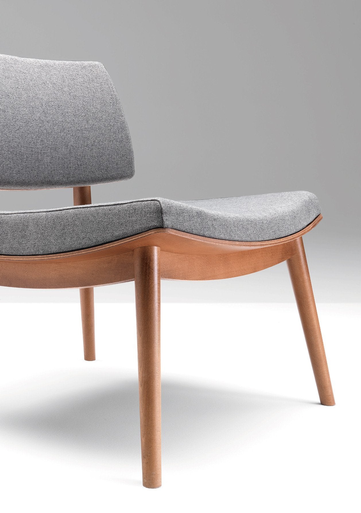 To-Kyo 541 Lounge Chair