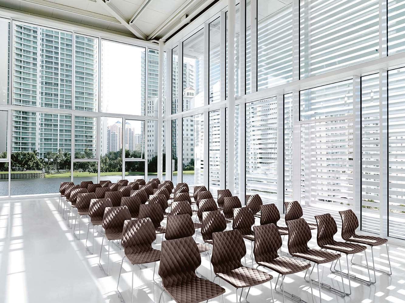 Uni 552 Side Chair