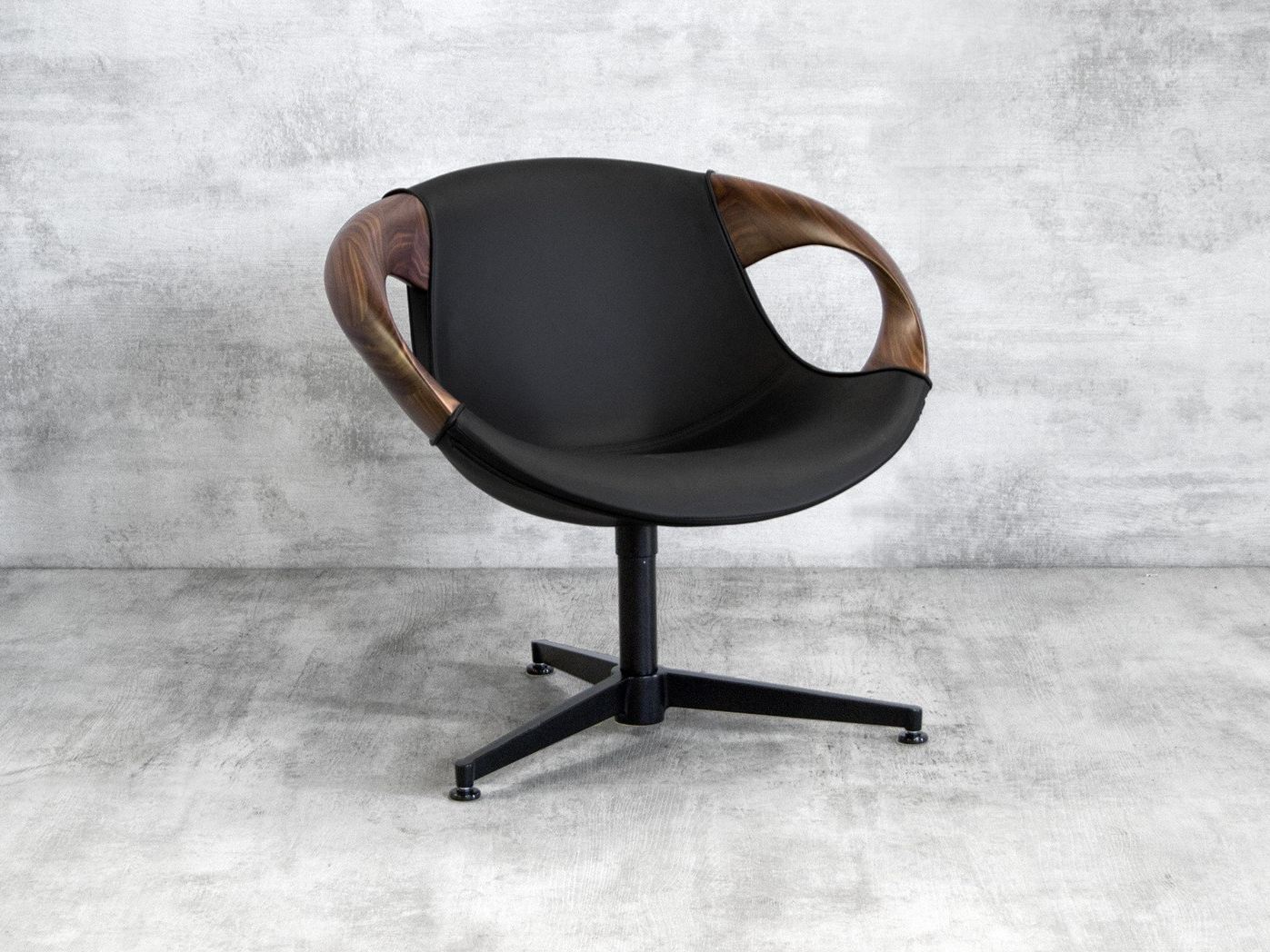 Up 917 Wooden Arms Lounge Chair