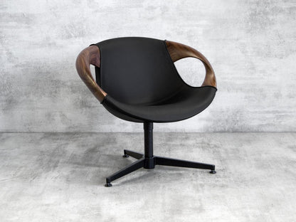 Up 917 Wooden Arms Lounge Chair