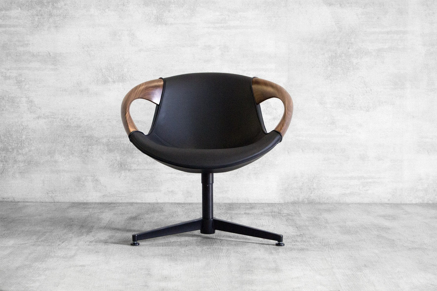 Up 917 Wooden Arms Lounge Chair