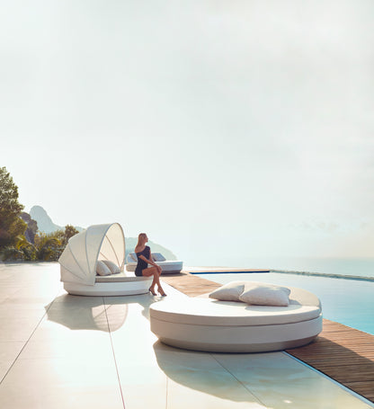 Vela Round Daybed-Contract Furniture Store for hospitality, leisure & commercial projects